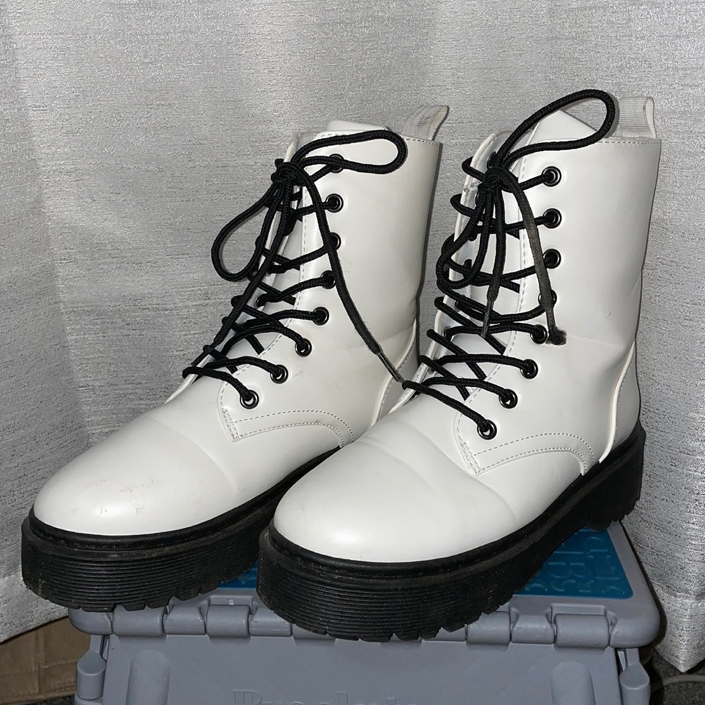 WHITE COMBAT BOOTS